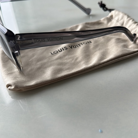 Louis Vuitton Sunglasses - Picture 2 of 5